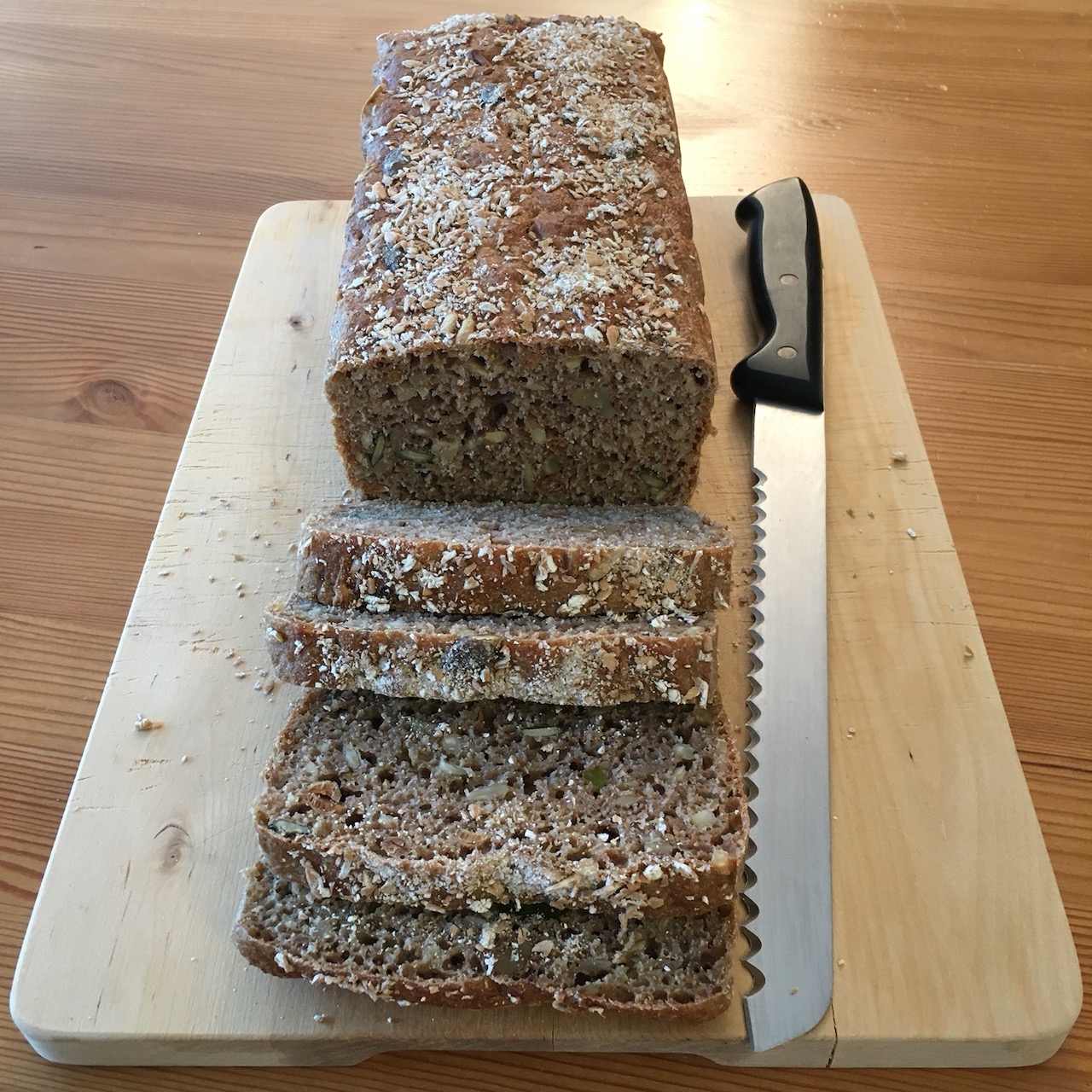 Dinkelvollkorn-Körner-Brot