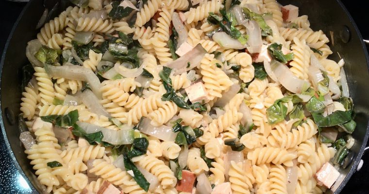 Nudeln mit Mangold-Sahne-Sauce